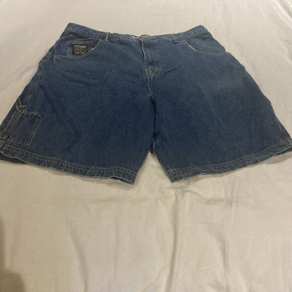Vintage Retro Reynolds & Perry RP55 Jeans 42” Blue Distressed Denim Cargo Shorts - Picture 1 of 16